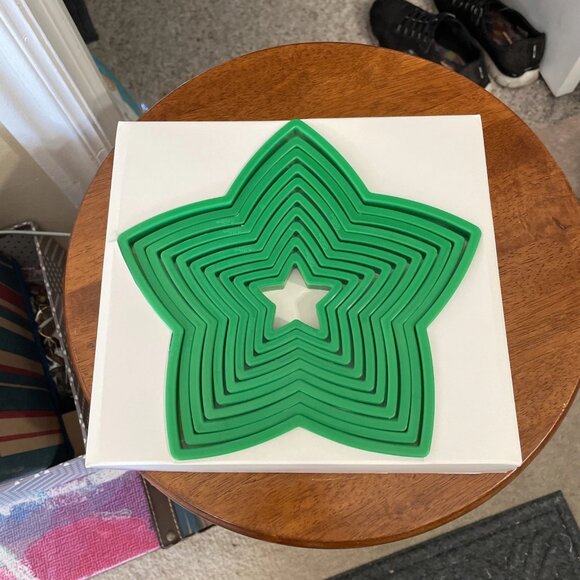 Wilton Cookie Cutter Christmas Tree Kit - NIB - Picture 2 of 4